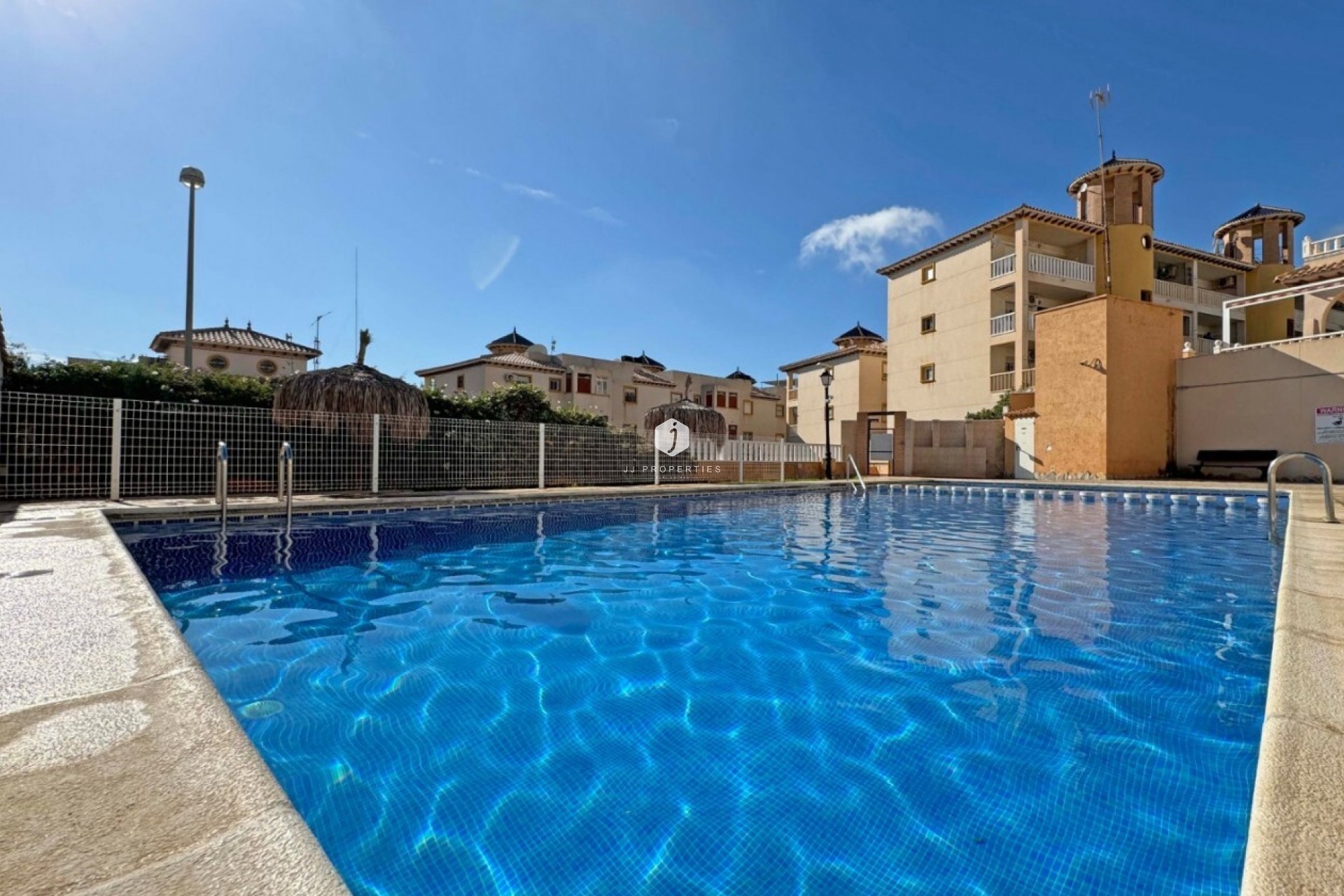 D'occasion - Bungalow -
Lomas de Caboroig - Costa Blanca