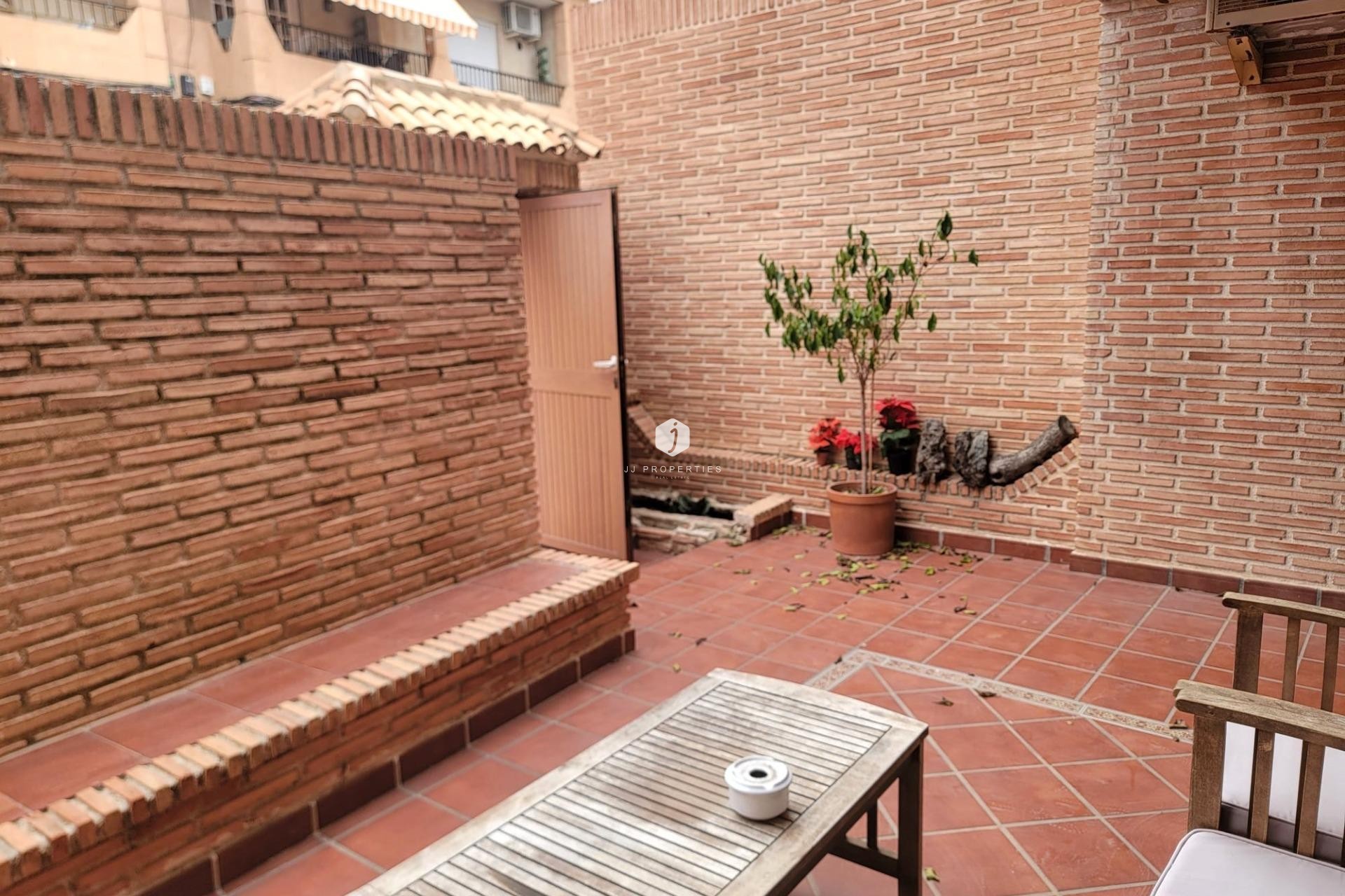 D'occasion - Bungalow -
Torrevieja - Playa de los Locos