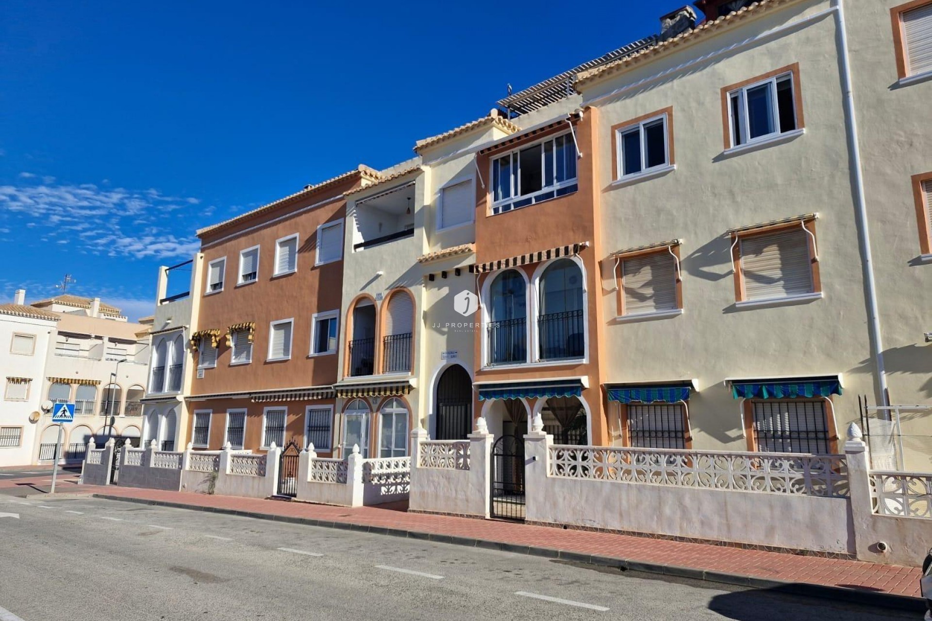 D'occasion - Bungalow -
Torrevieja - Playa de los Naufragos