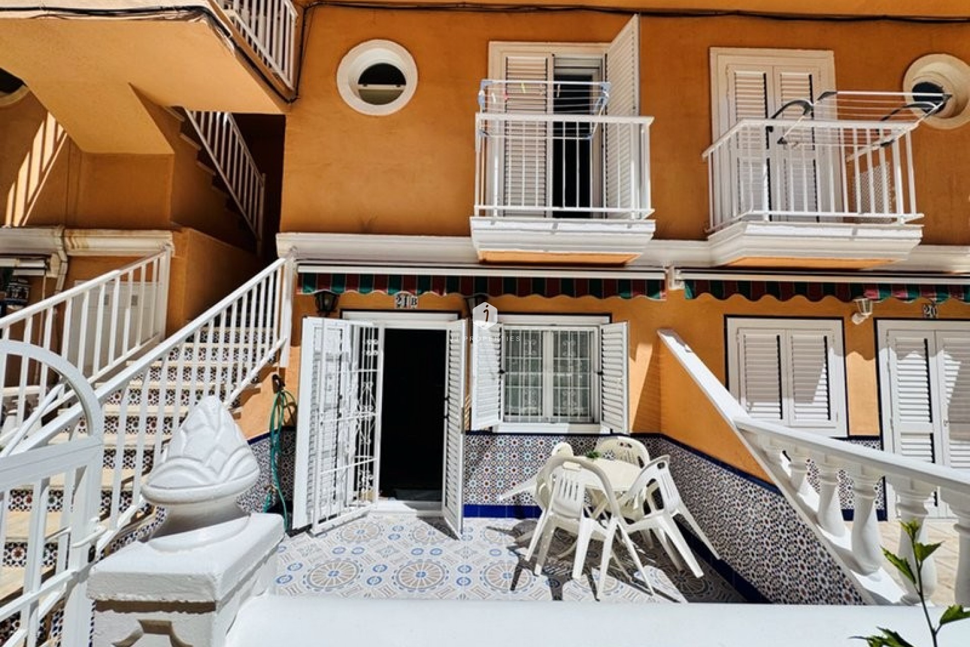 D'occasion - Chalet -
La Mata - Costa Blanca