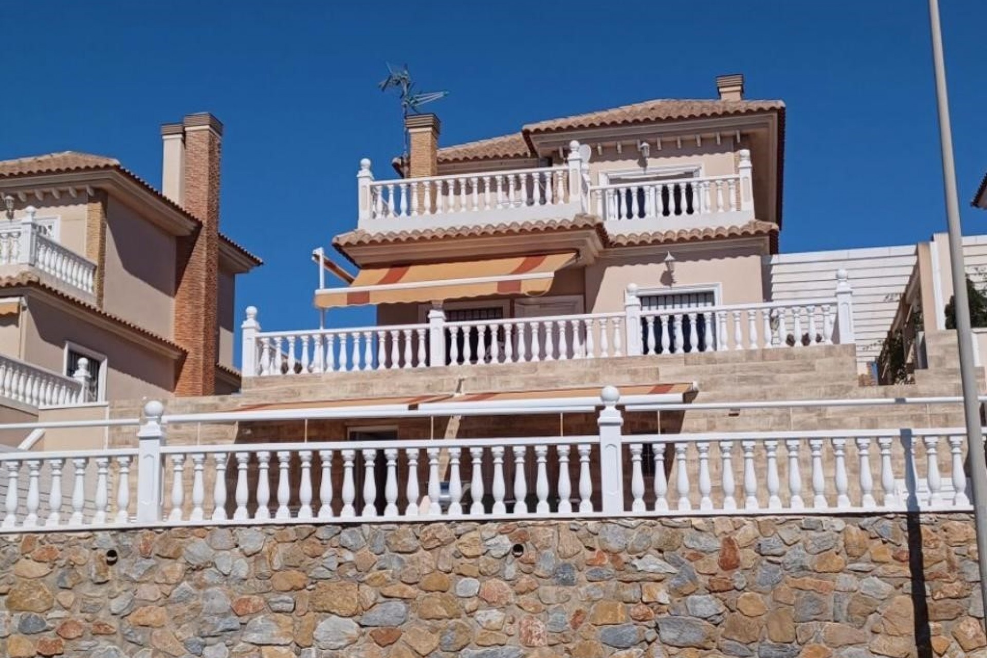 D'occasion - Chalet -
Torrevieja - Costa Blanca