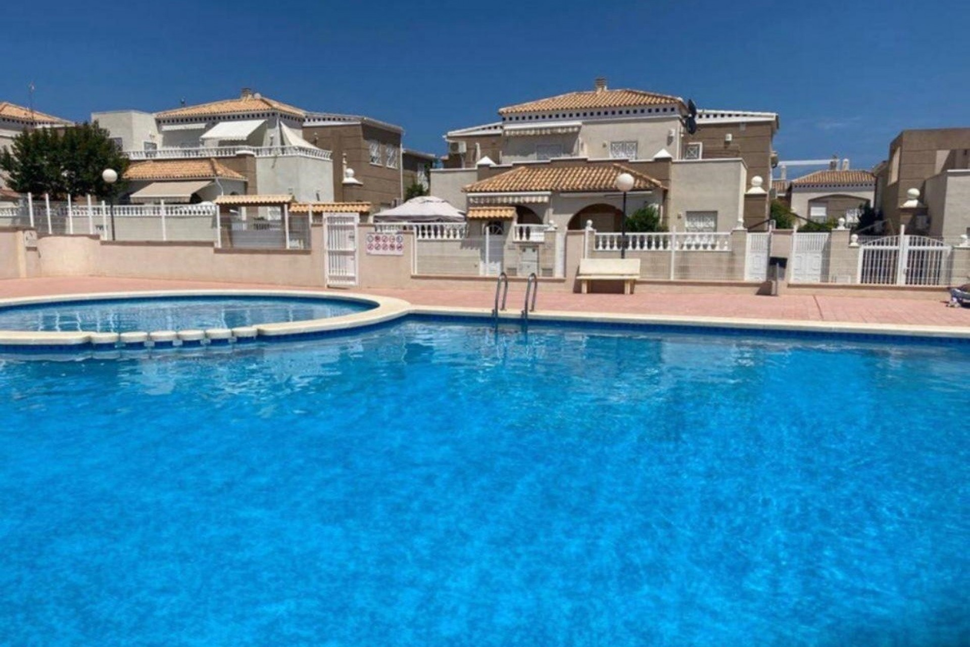 D'occasion - Chalet -
Torrevieja - Costa Blanca