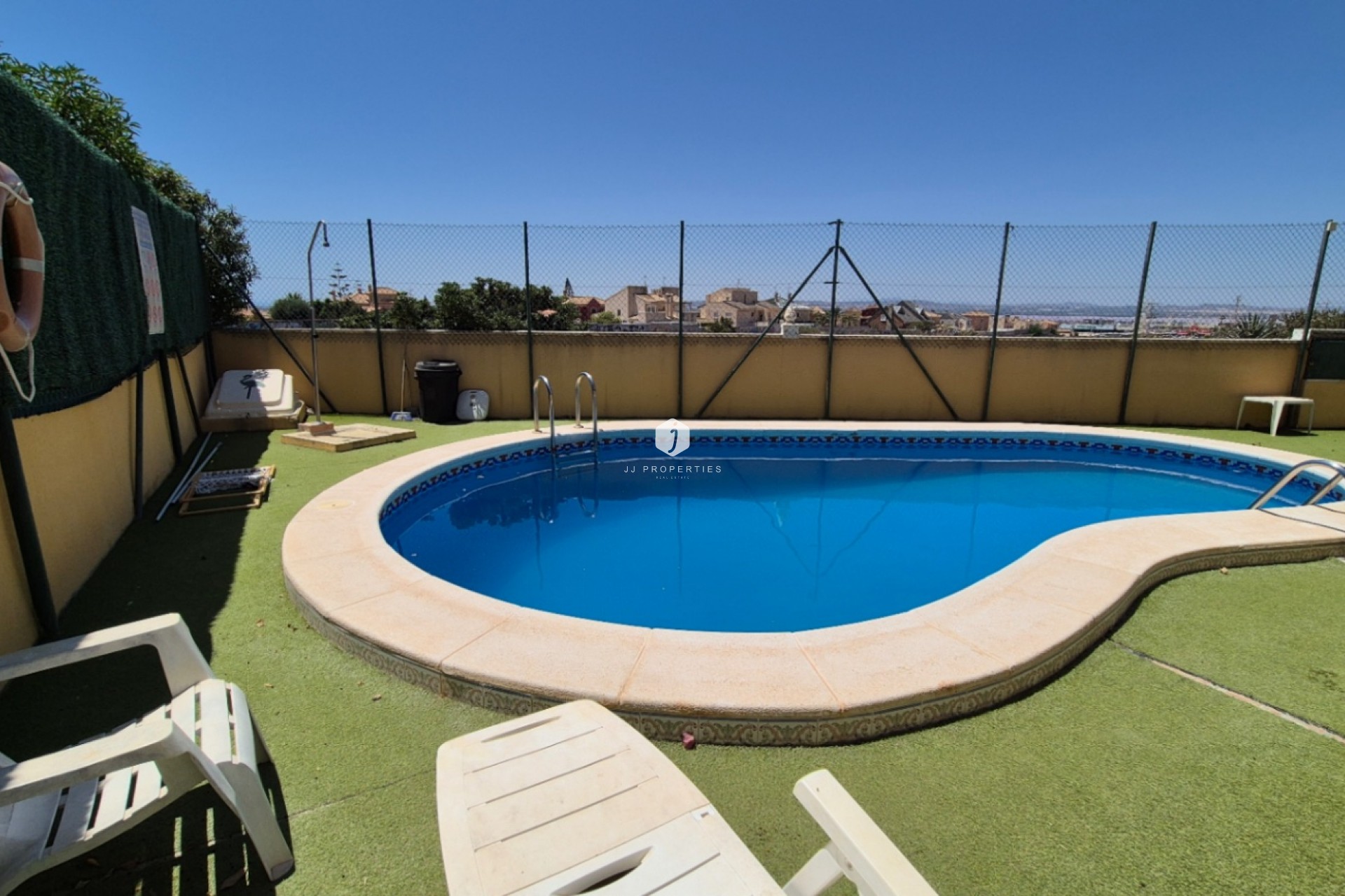 D'occasion - Chalet -
Torrevieja - Costa Blanca
