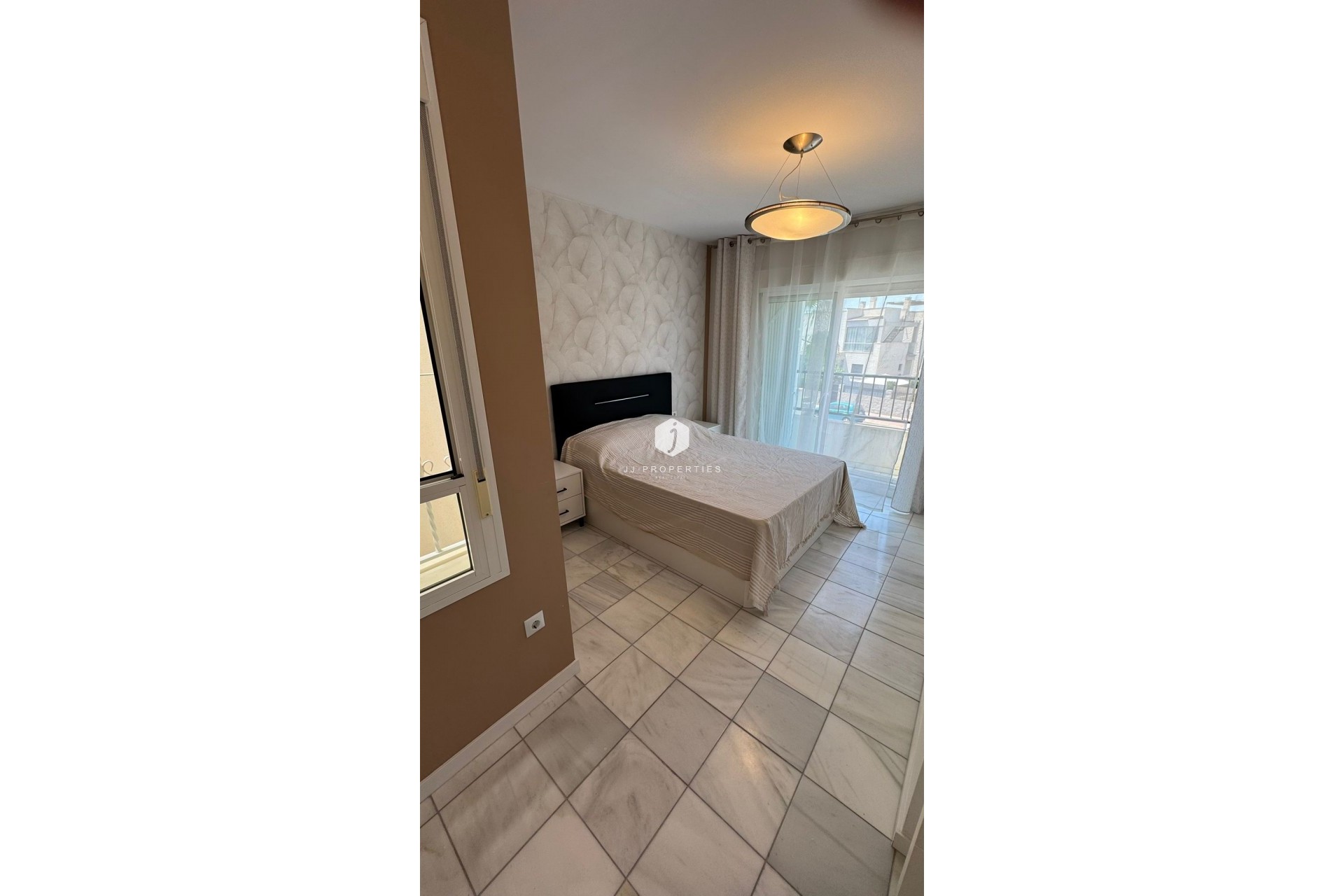 D'occasion - Chalet -
Torrevieja - Costa Blanca