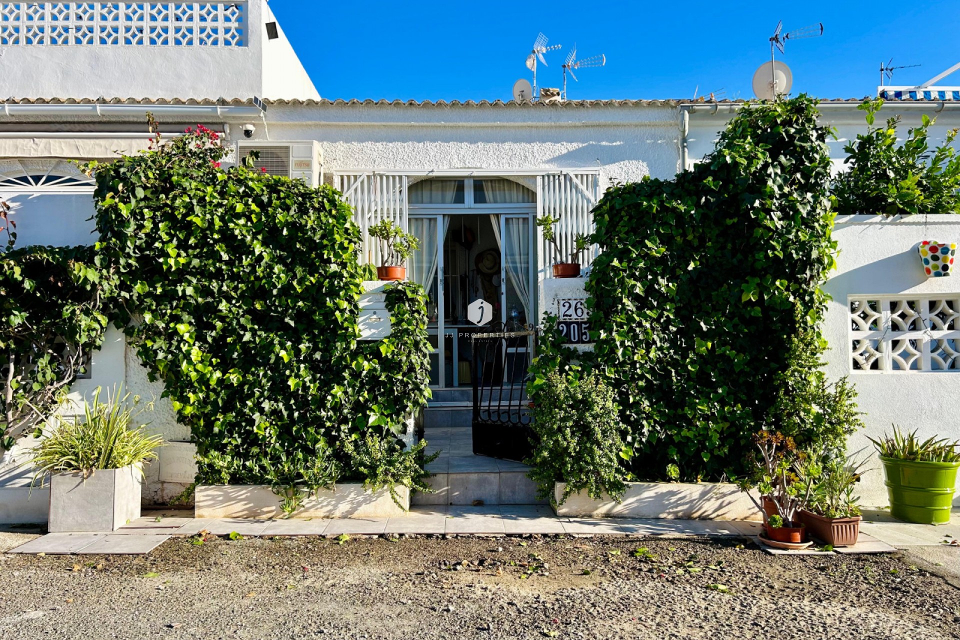 D'occasion - Chalet -
Torrevieja - Costa Blanca