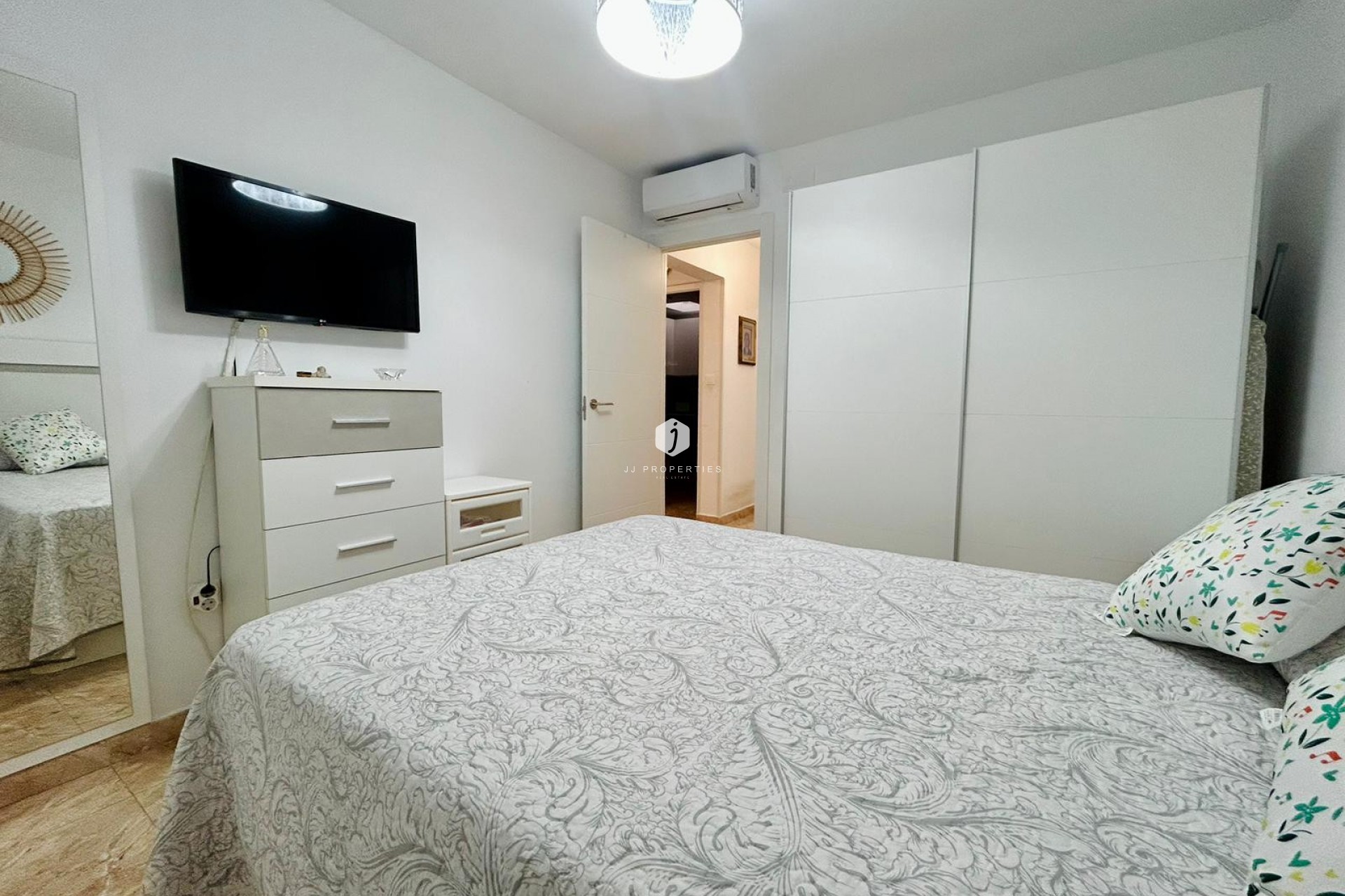 D'occasion - Chalet -
Torrevieja - Costa Blanca