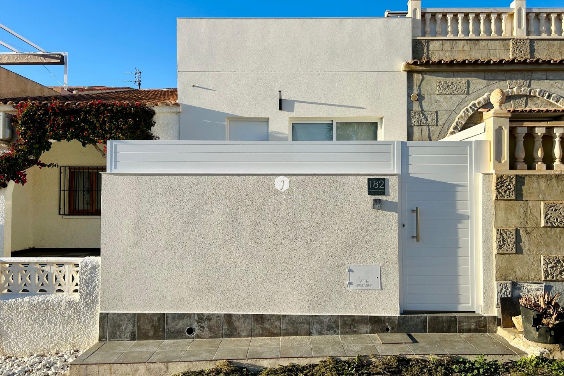 D'occasion - Chalet -
Torrevieja - Costa Blanca