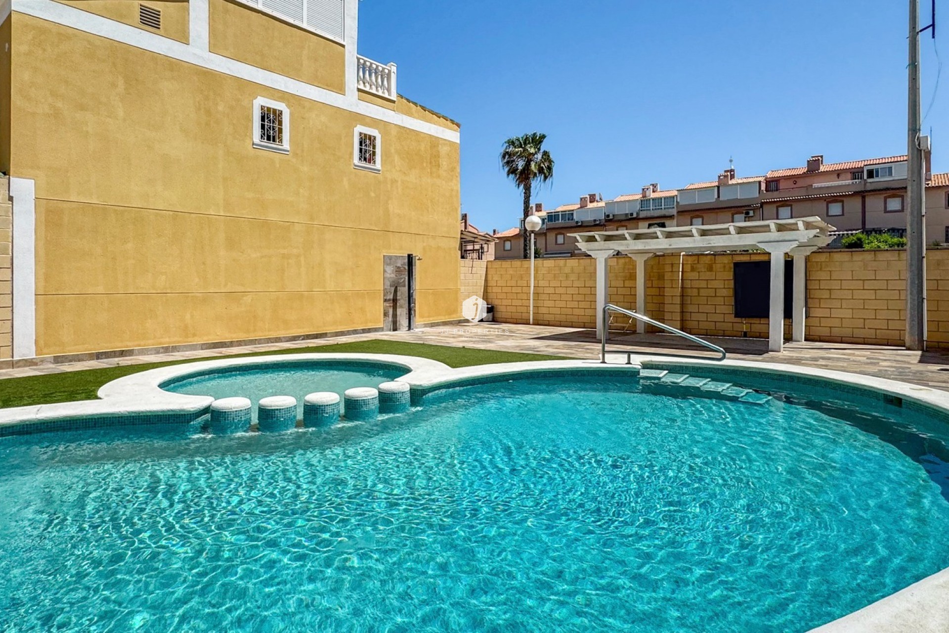 D'occasion - Chalet -
Torrevieja - Costa Blanca
