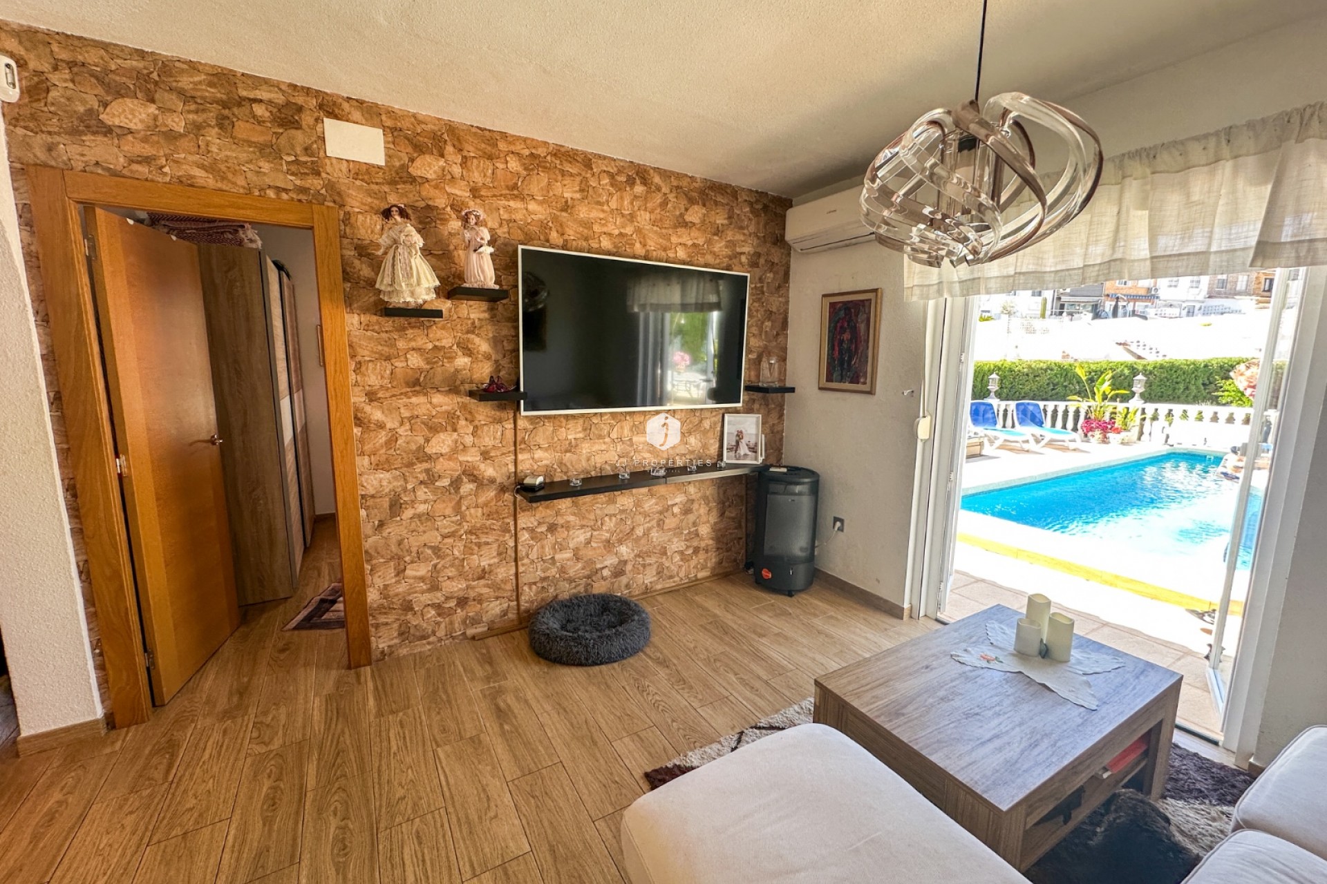D'occasion - Chalet -
Torrevieja - Costa Blanca