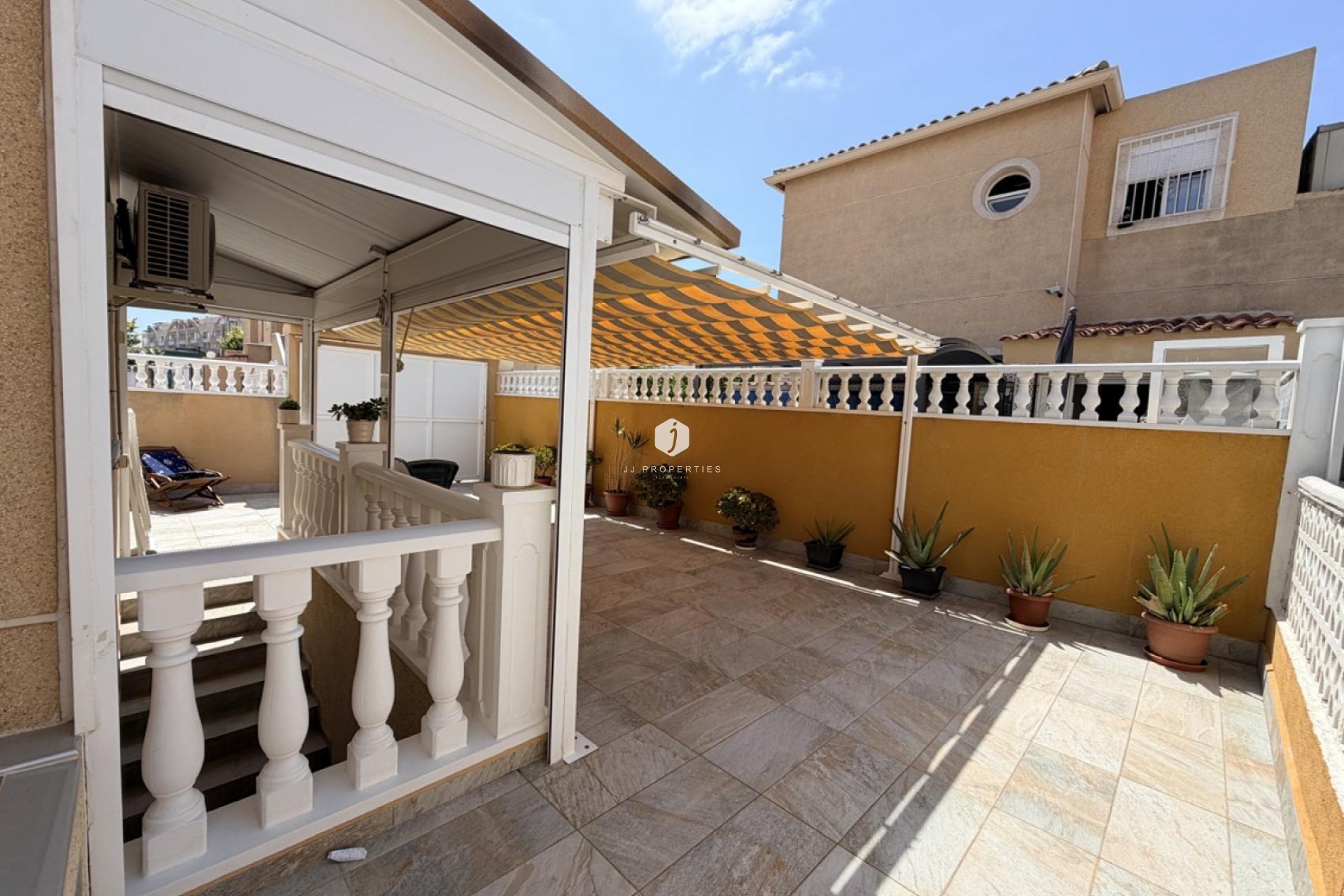 D'occasion - Chalet -
Torrevieja - Costa Blanca