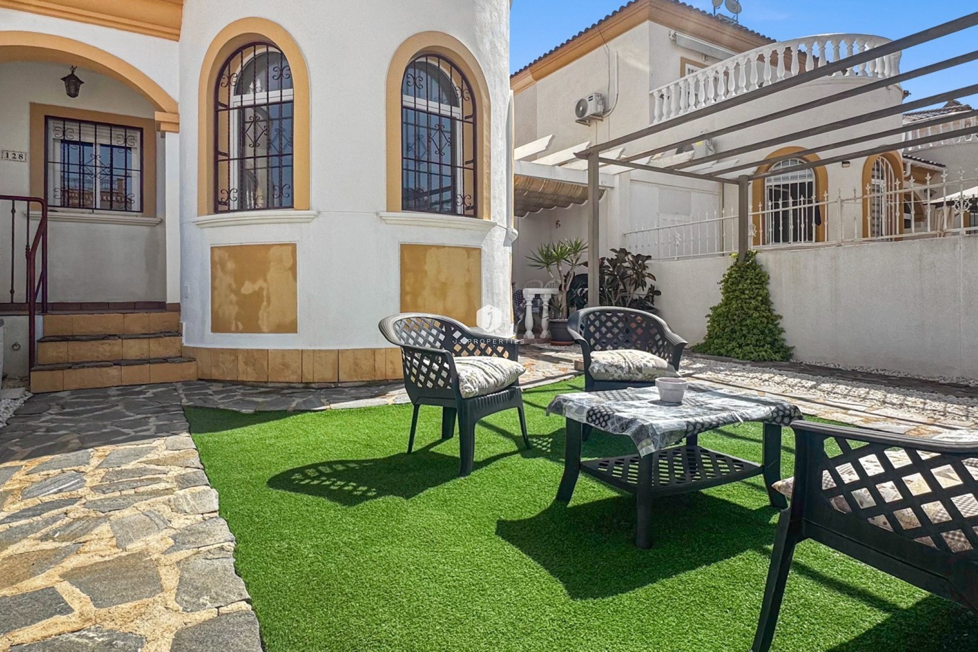 D'occasion - Chalet -
Torrevieja - Costa Blanca