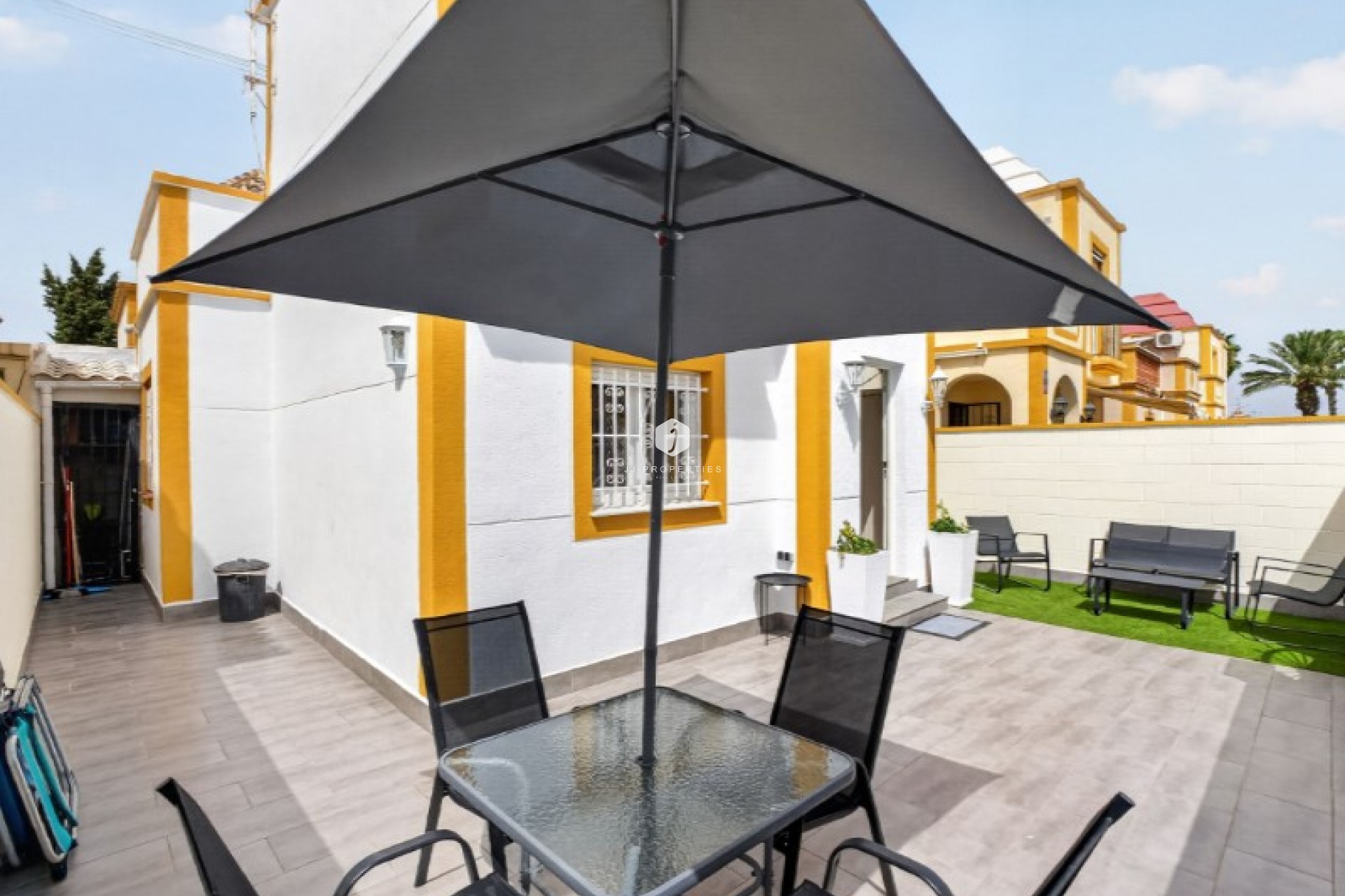 D'occasion - Chalet -
Torrevieja - Costa Blanca