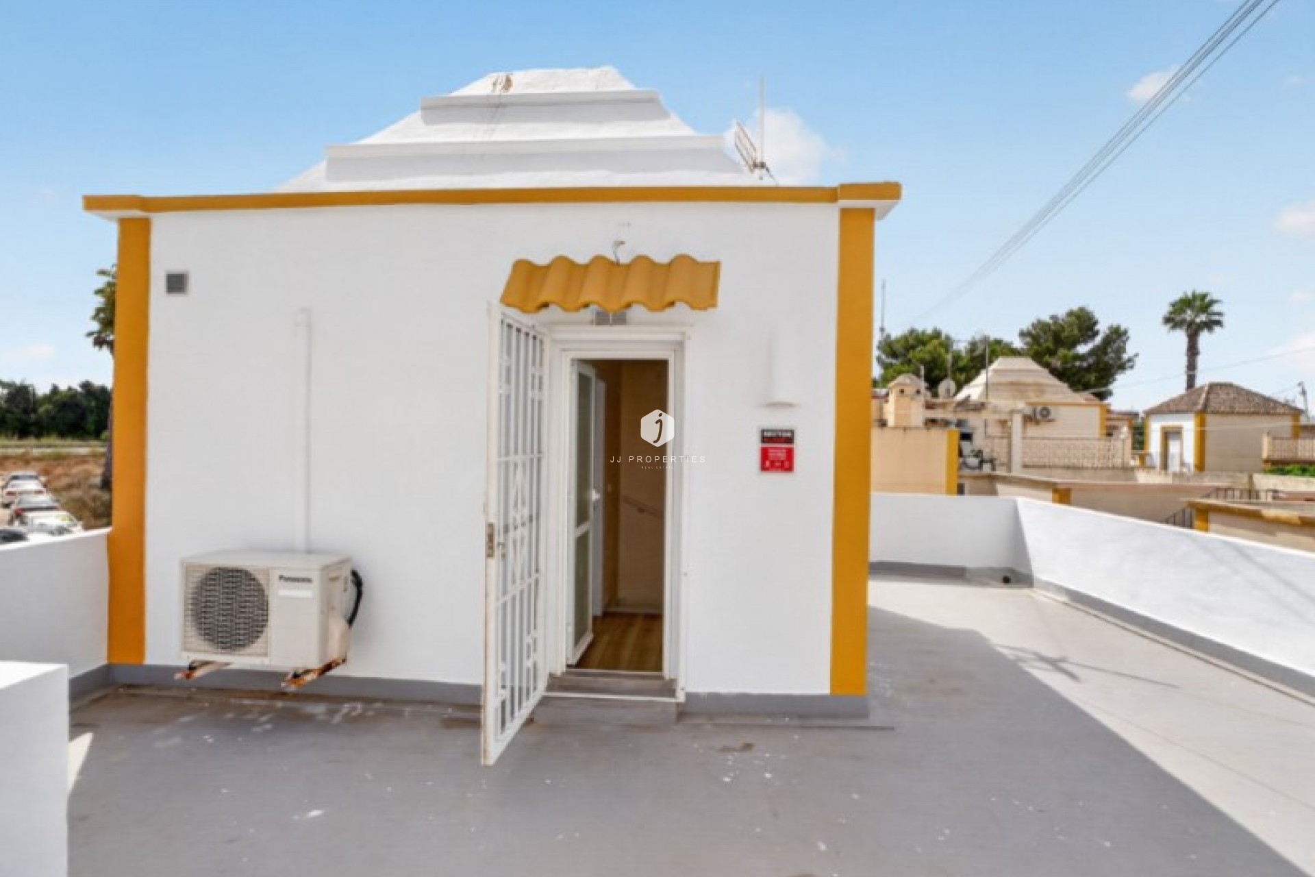 D'occasion - Chalet -
Torrevieja - Costa Blanca