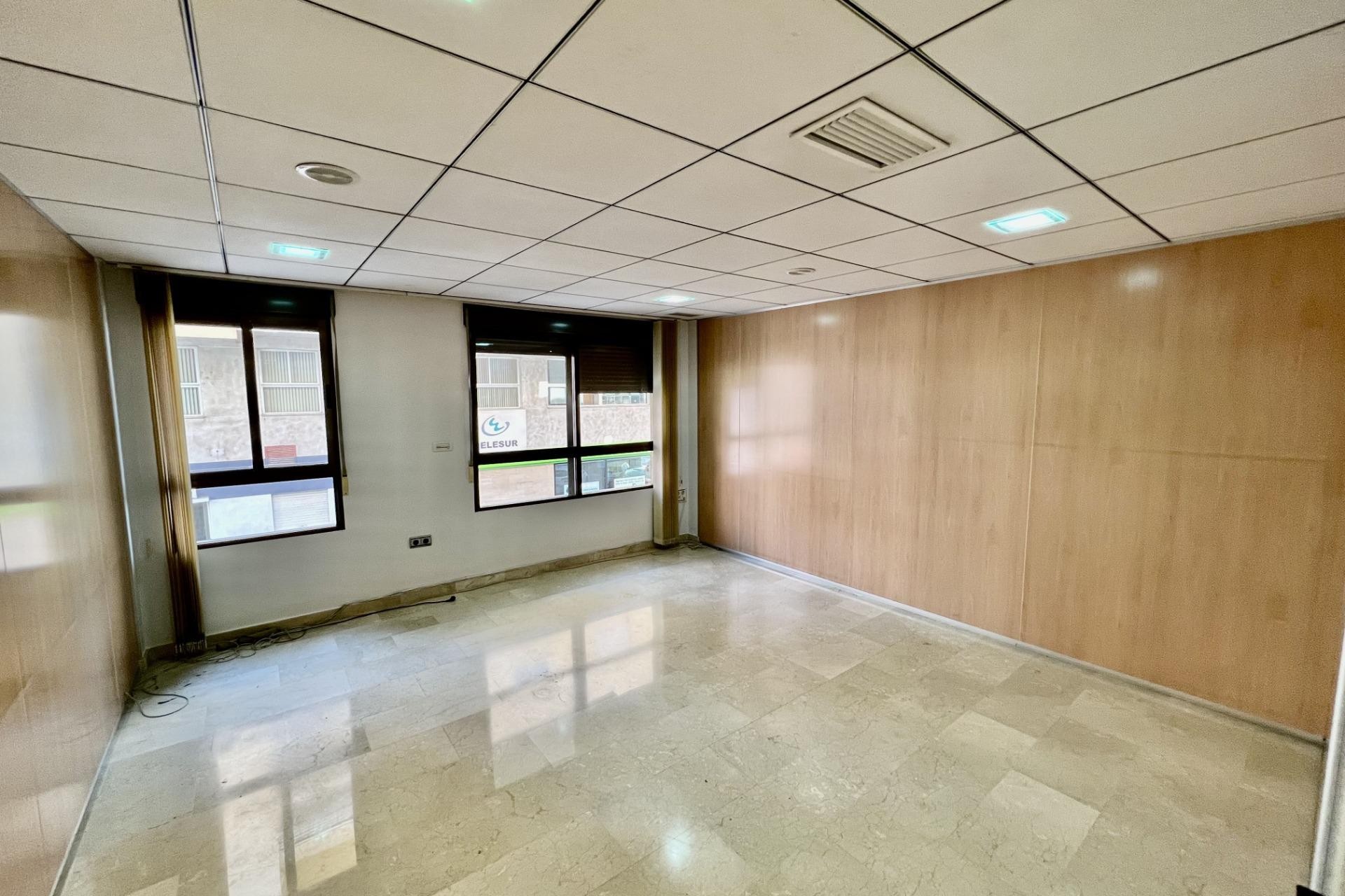 D'occasion - Commercial -
Orihuela - Zona Centro