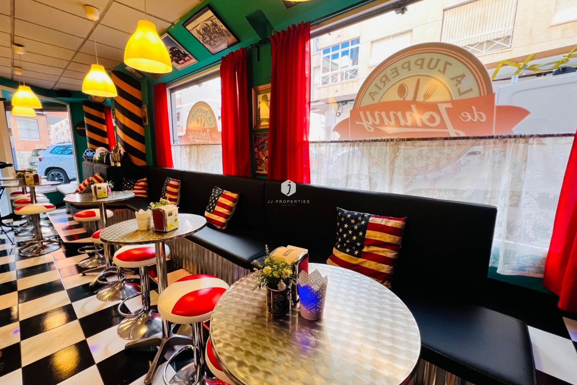 D'occasion - Commercial -
Torrevieja - Playa del cura