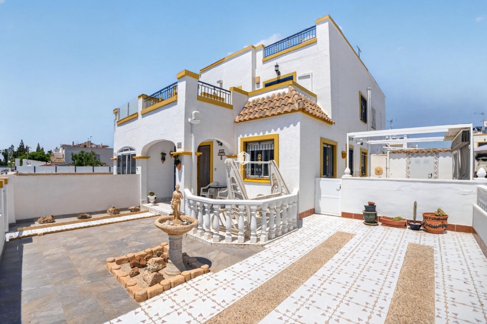 D'occasion - Maison de ville -
Torrevieja - Carrefour