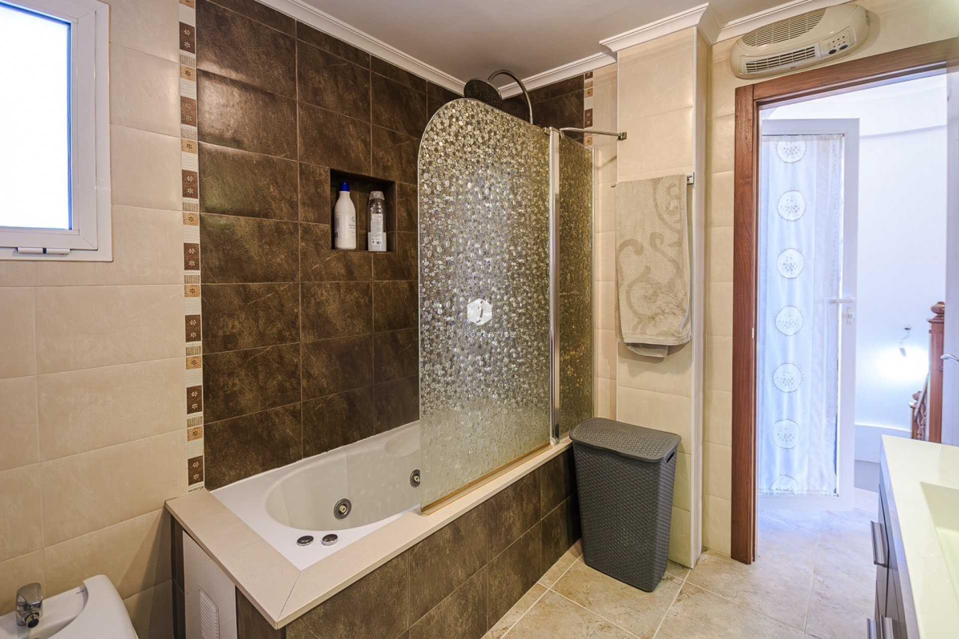 D'occasion - Villa -
Benferri - Inland