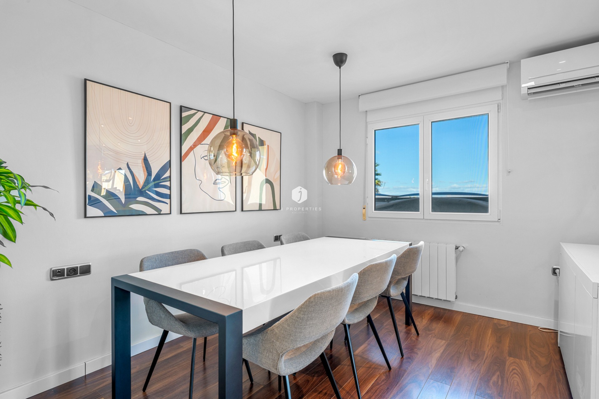 D'occasion - Villa -
Ciudad De Las Comunicaciones - Costa Blanca