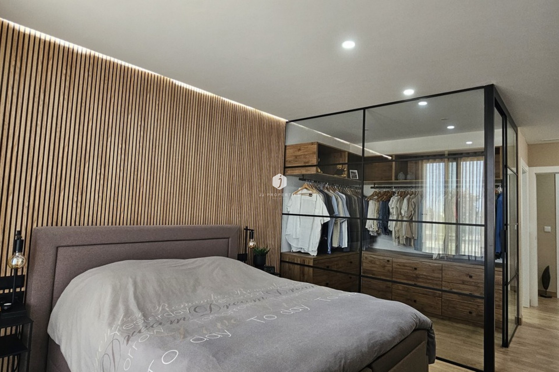 D'occasion - Villa -
Dolores - Sector 4