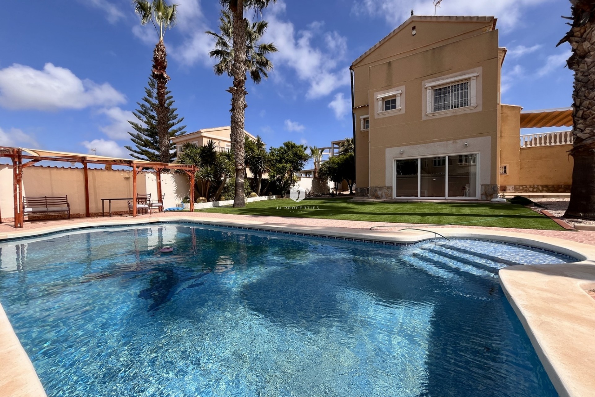 D'occasion - Villa -
La Zenia - Costa Blanca