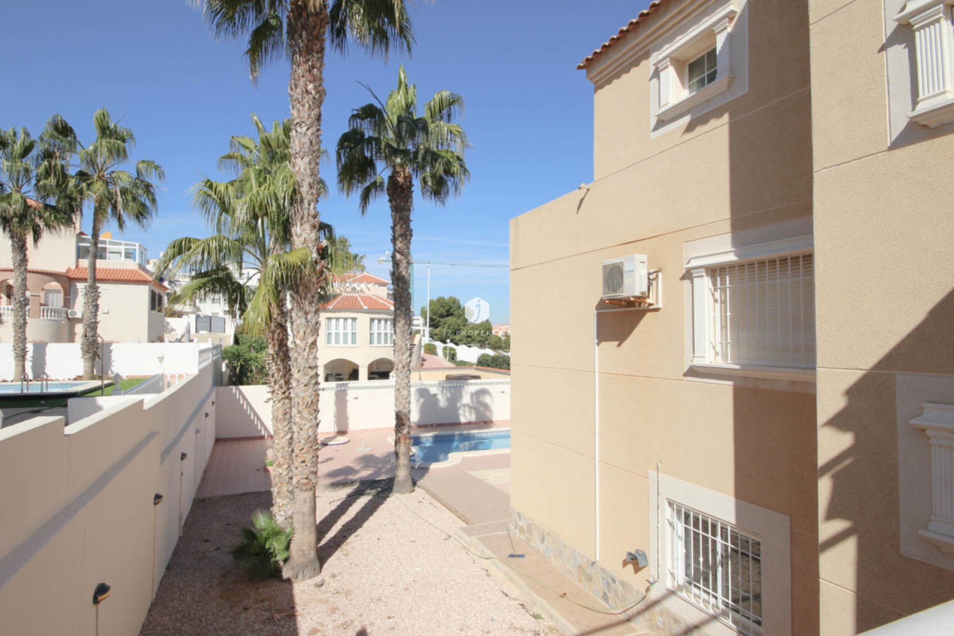 D'occasion - Villa -
La Zenia - Costa Blanca