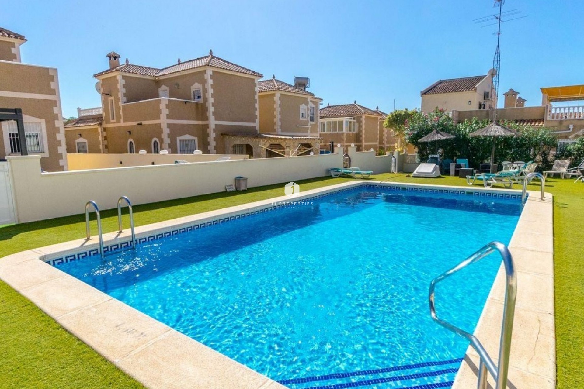 D'occasion - Villa -
Orihuela Costa - Costa Blanca