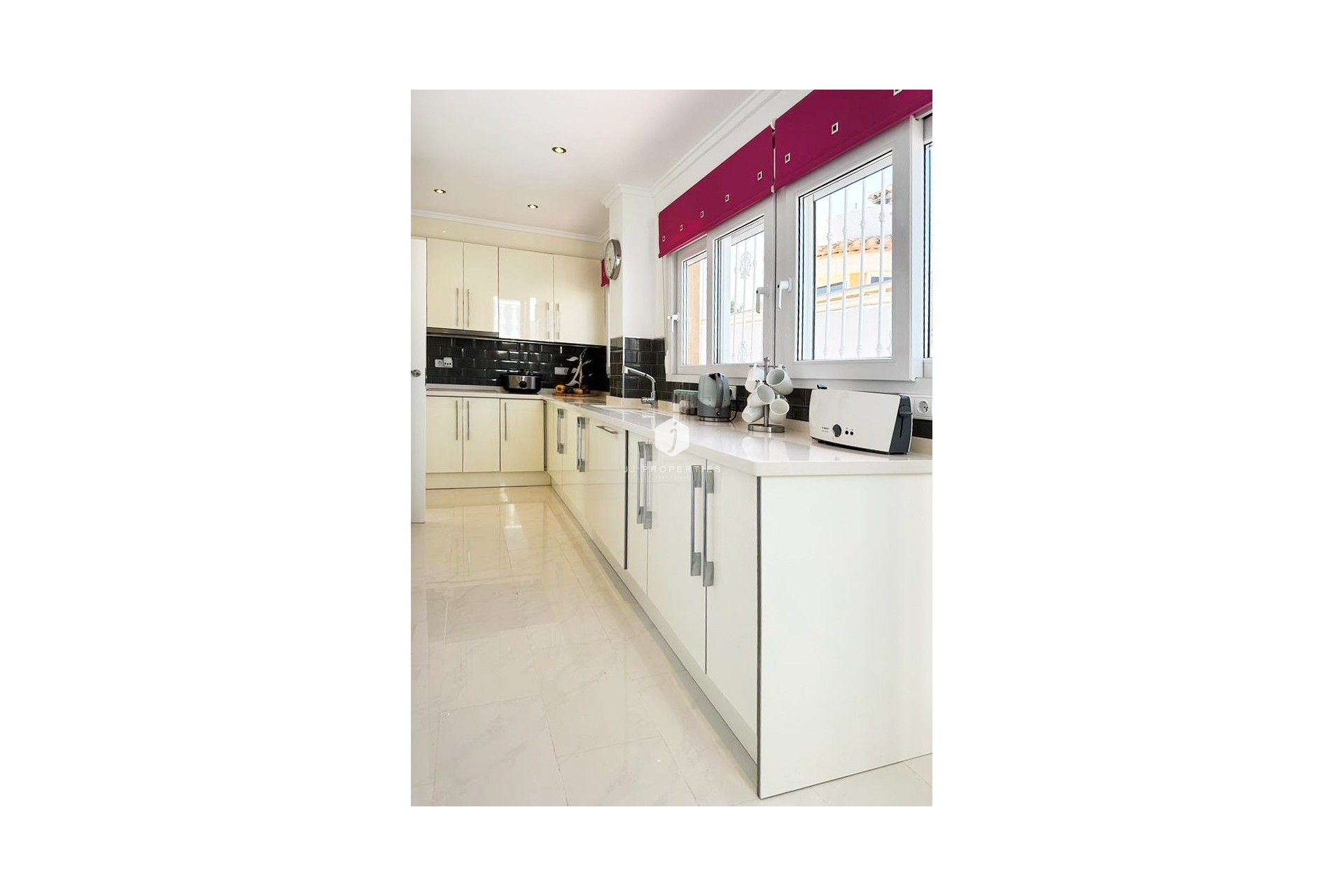 D'occasion - Villa -
San Miguel de Salinas - Inland