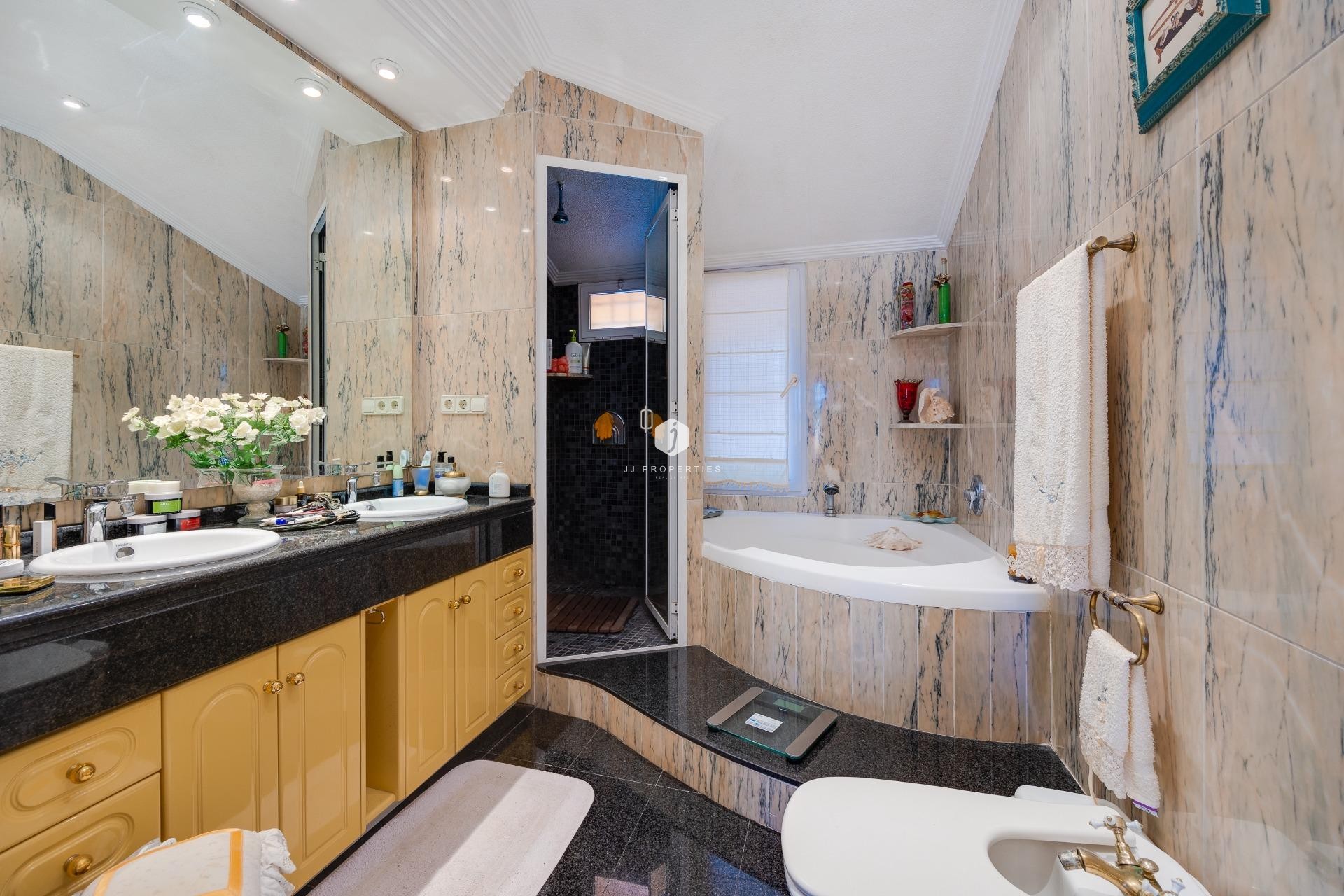 D'occasion - Villa -
Torrevieja - aguas nuevas