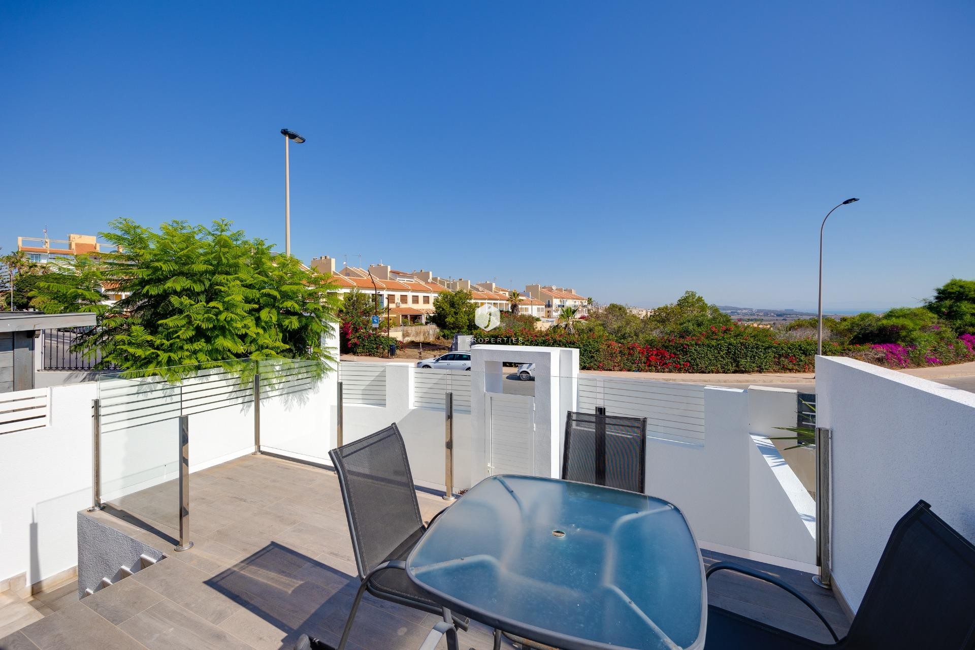 D'occasion - Villa -
Torrevieja - aguas nuevas
