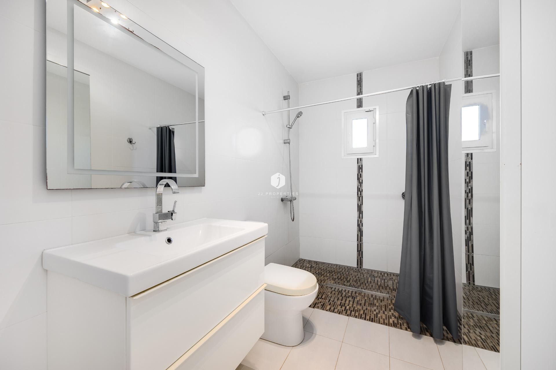 D'occasion - Villa -
Torrevieja - aguas nuevas