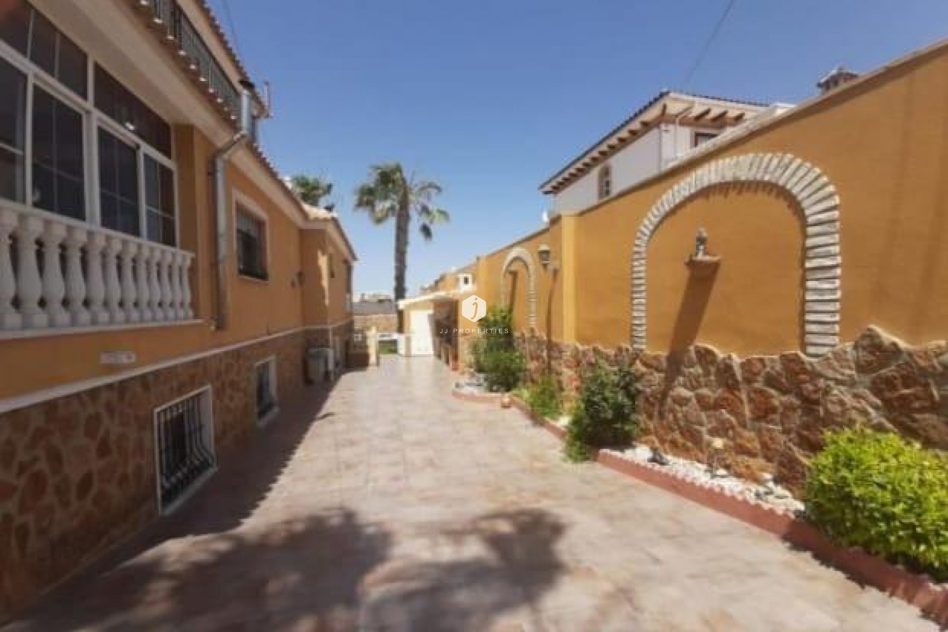 D'occasion - Villa -
Torrevieja - aguas nuevas