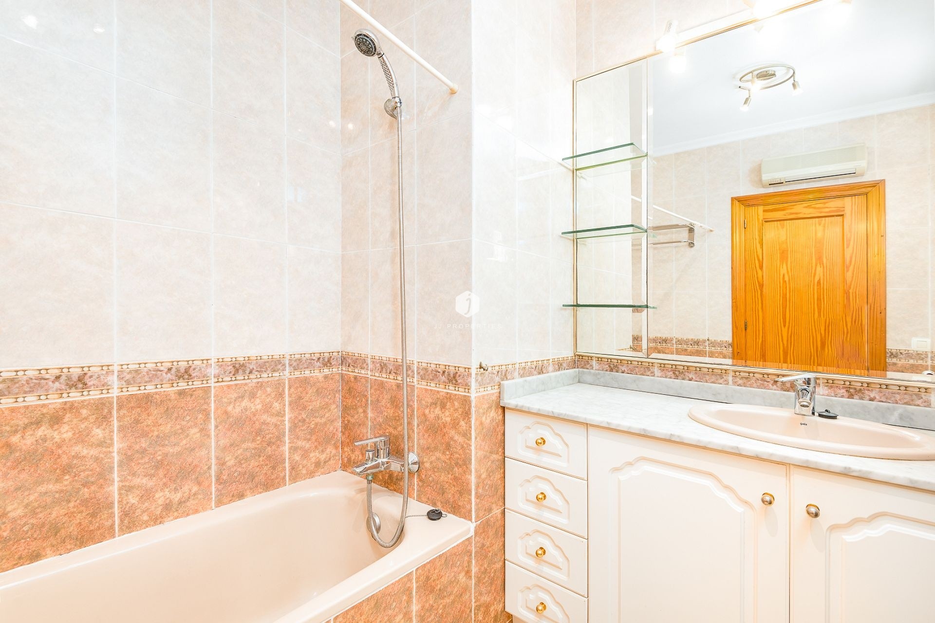 D'occasion - Villa -
Torrevieja - Costa Blanca