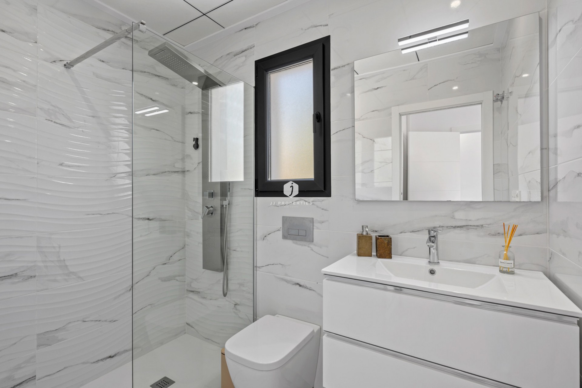 D'occasion - Villa -
Torrevieja - Costa Blanca