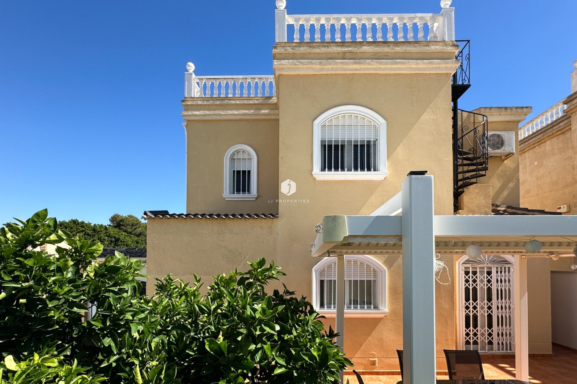 D'occasion - Villa -
Torrevieja - Costa Blanca