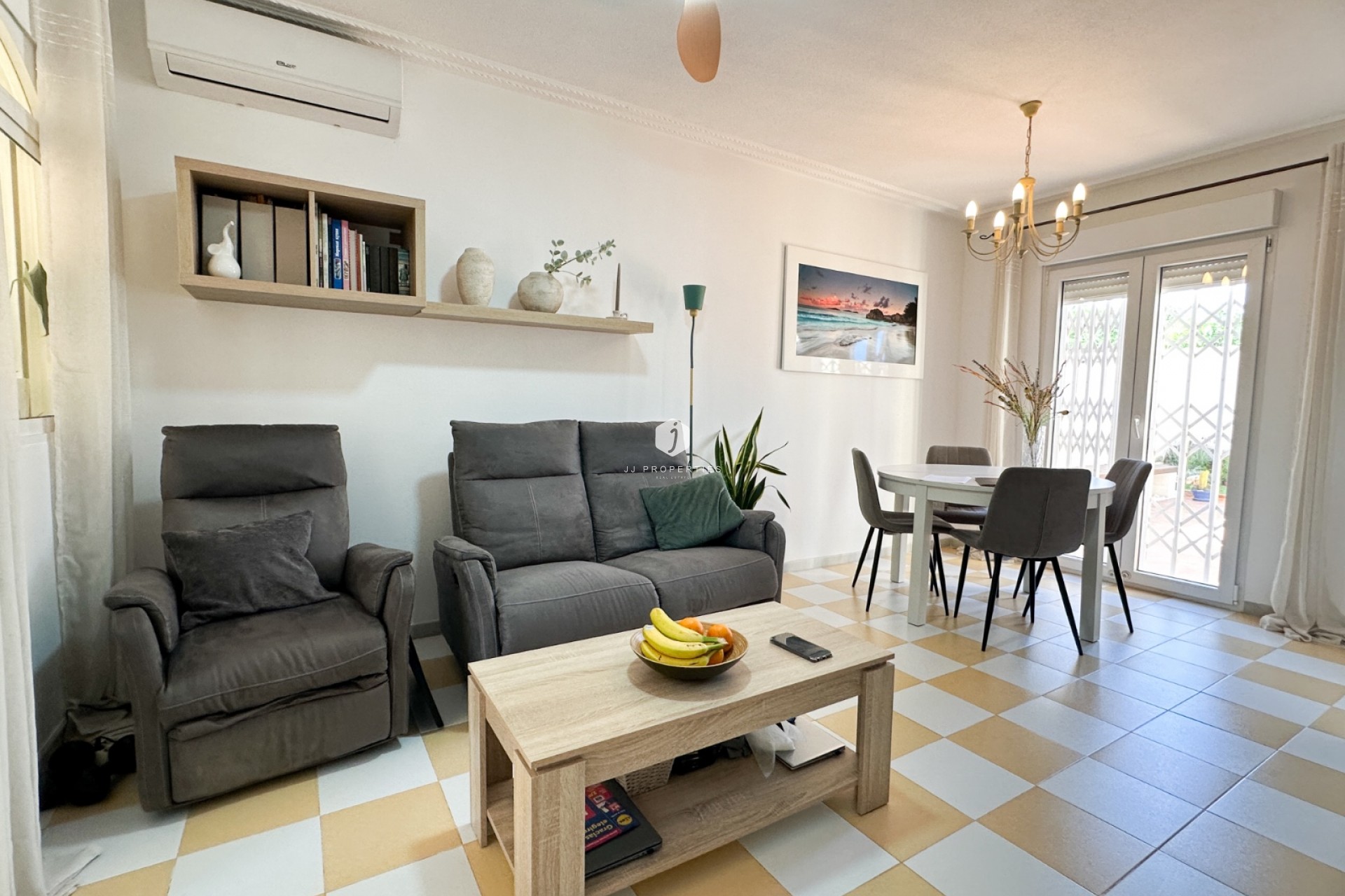 D'occasion - Villa -
Torrevieja - Costa Blanca