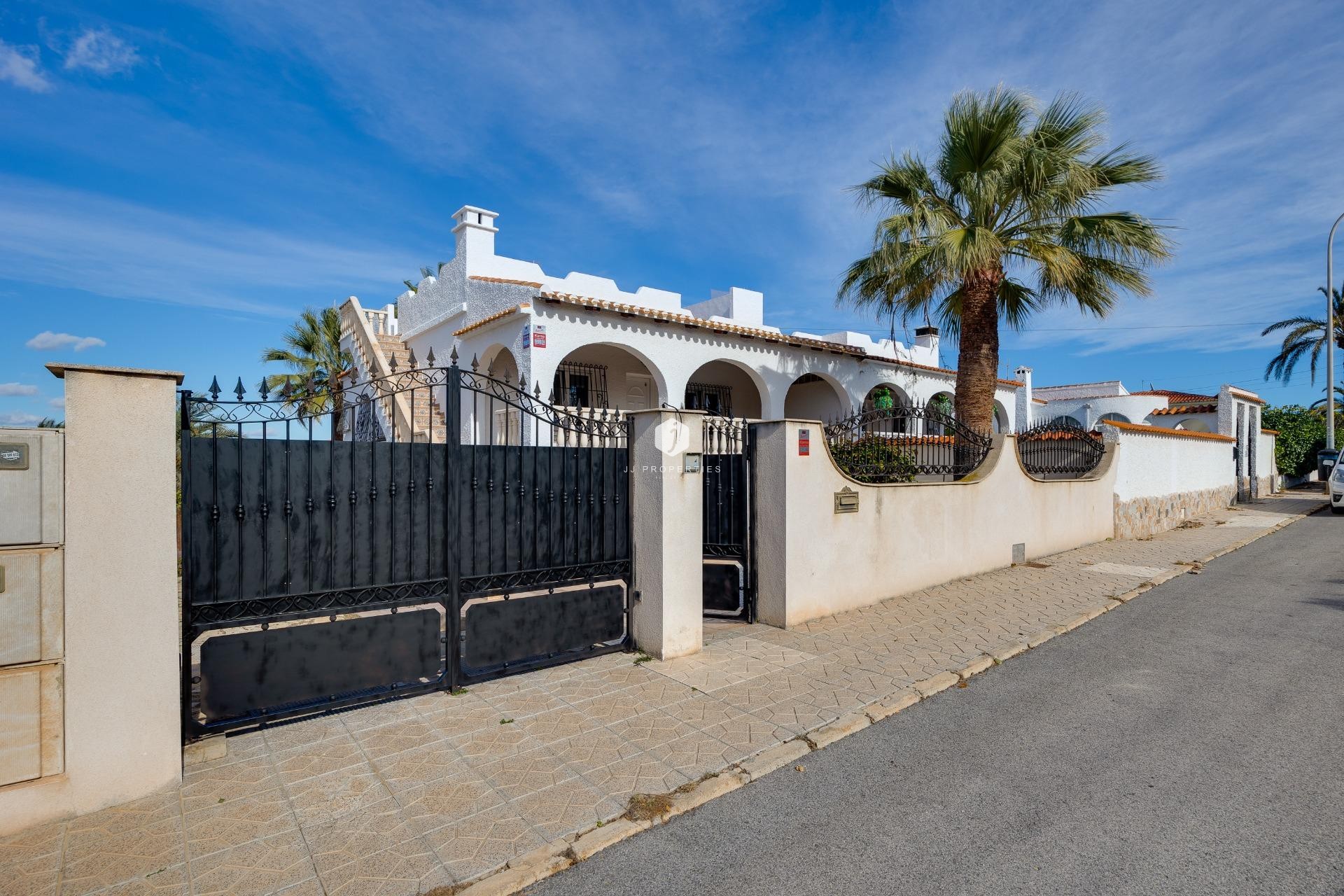 D'occasion - Villa -
Torrevieja - La Siesta - El Salado - Torreta