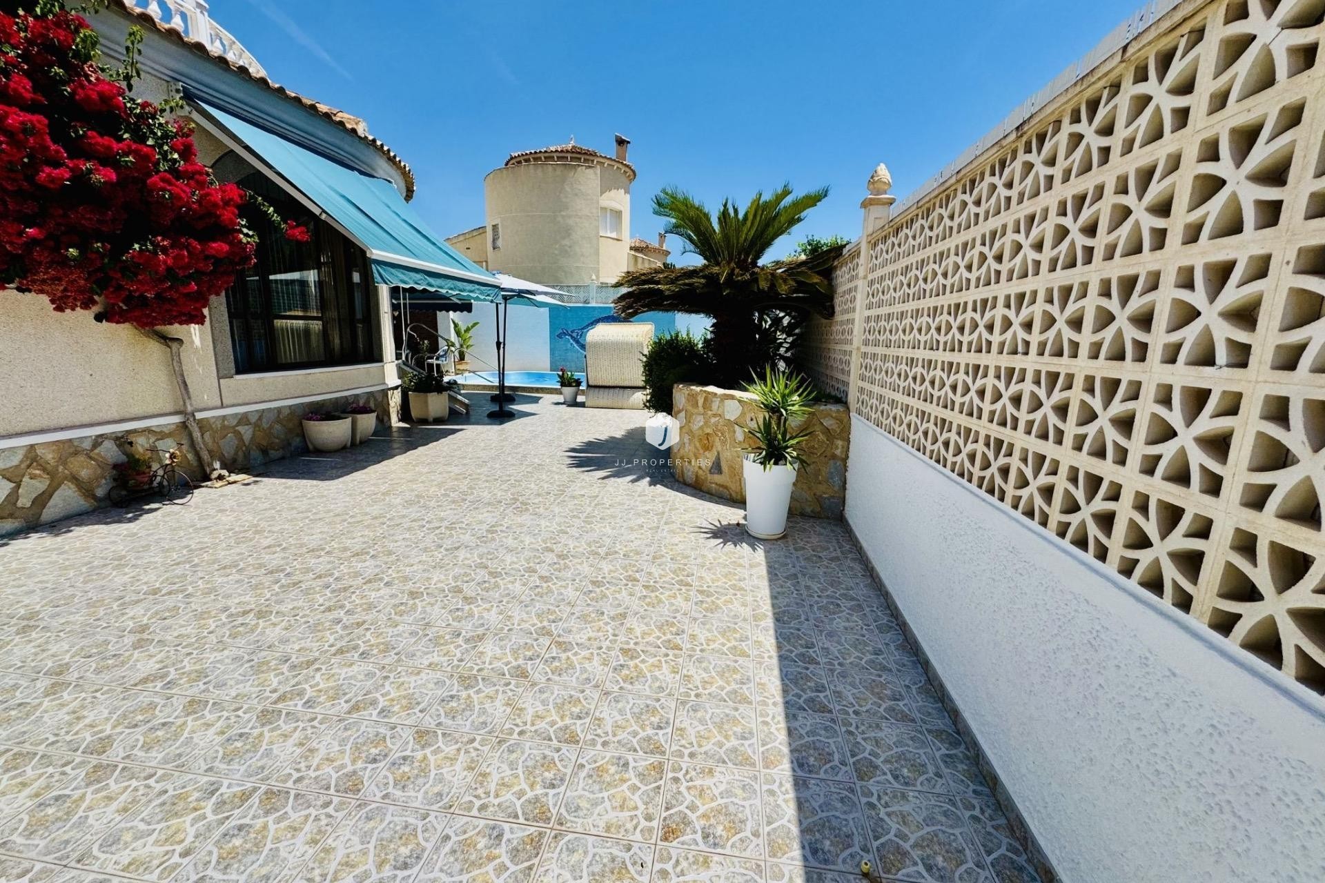 D'occasion - Villa -
Torrevieja - La Siesta - El Salado - Torreta