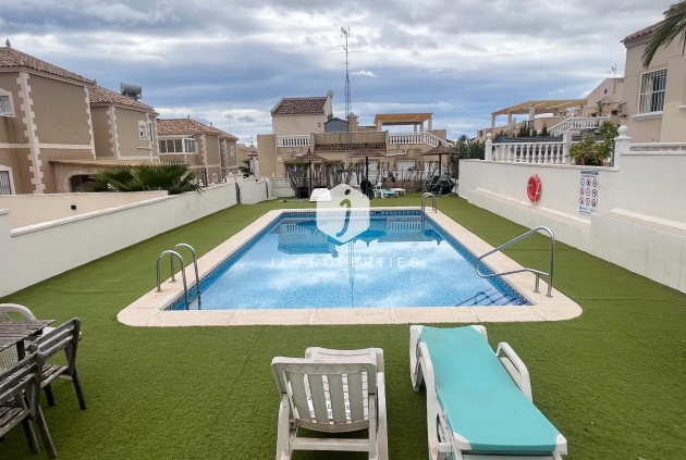 Duplex - Segunda mano - San Miguel de Salinas -
                Las Filipinas