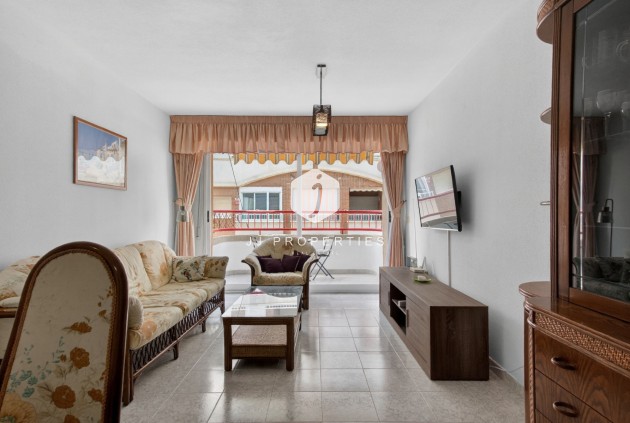 Mieszkanie w bloku - Wynajem długoterminowy - Torrevieja -
                Playa del cura