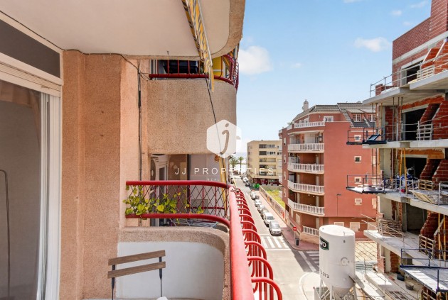Mieszkanie w bloku - Wynajem długoterminowy - Torrevieja -
                Playa del cura