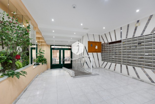 Mieszkanie w bloku - Z drugiej ręki - Torrevieja -
                Acequion