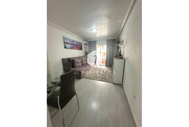 Mieszkanie w bloku - Z drugiej ręki -
            Torrevieja - C-42652