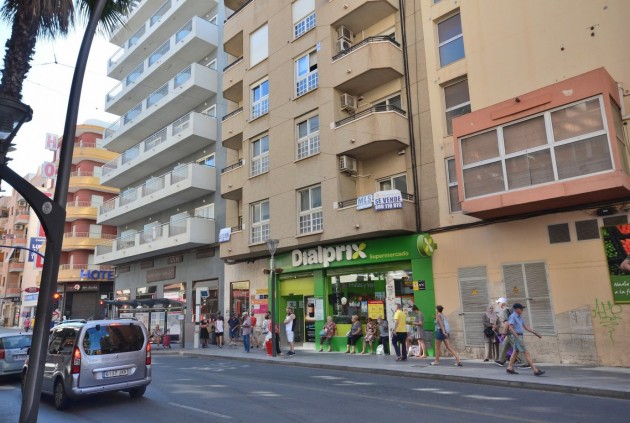 Mieszkanie w bloku - Z drugiej ręki - Torrevieja -
                Centro