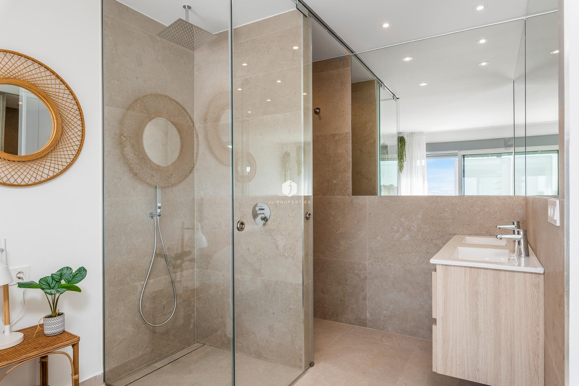 Neue Gebäude - Bungalow -
Dolores - Sector 3