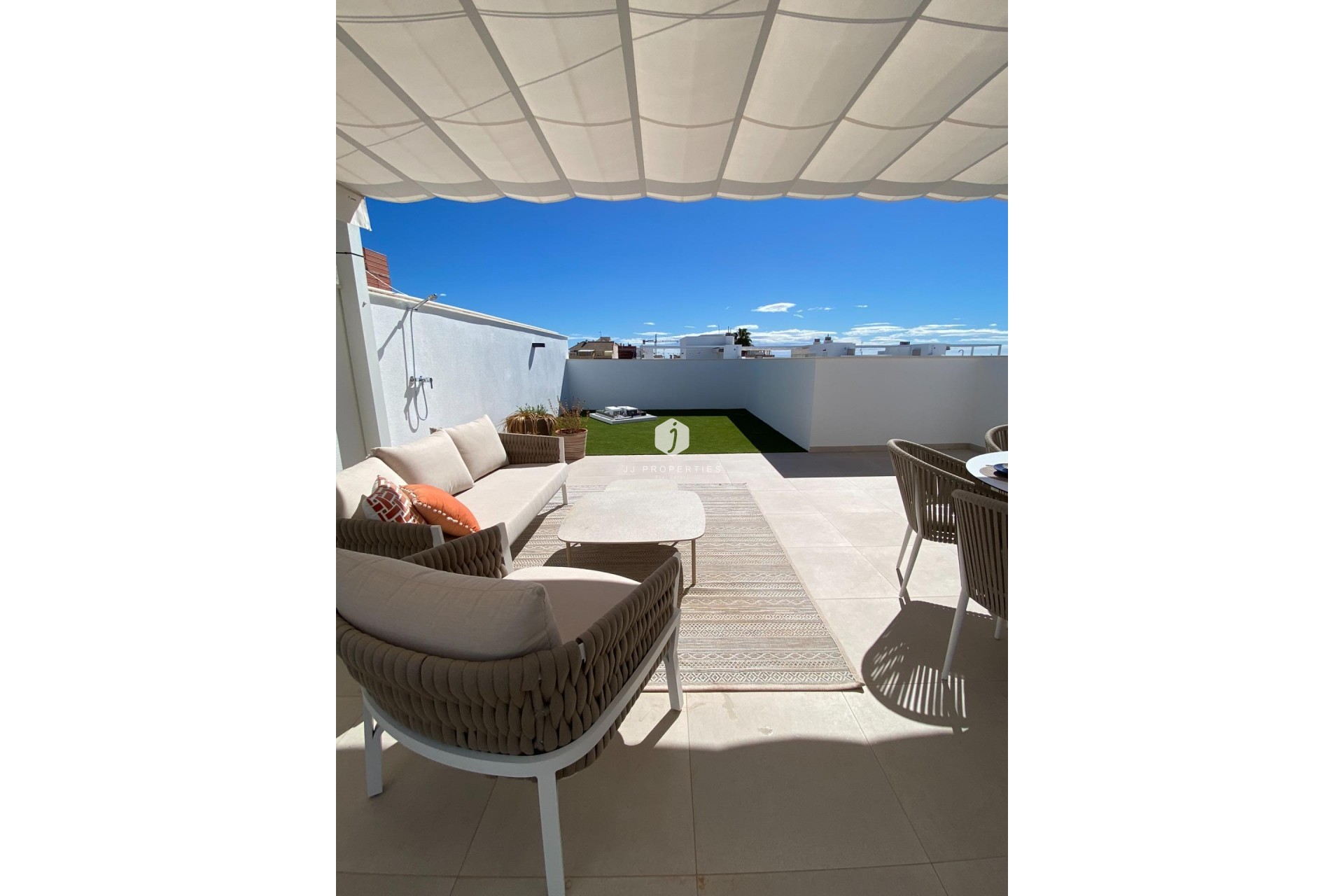 Neue Gebäude - Bungalow -
Pilar de la Horadada - pueblo