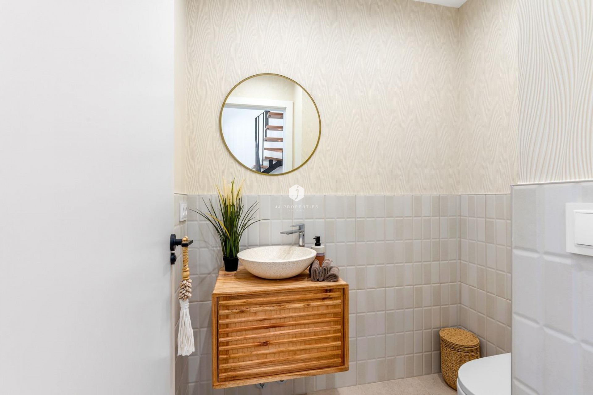 Neue Gebäude - Chalet -
Dolores - Sector 3