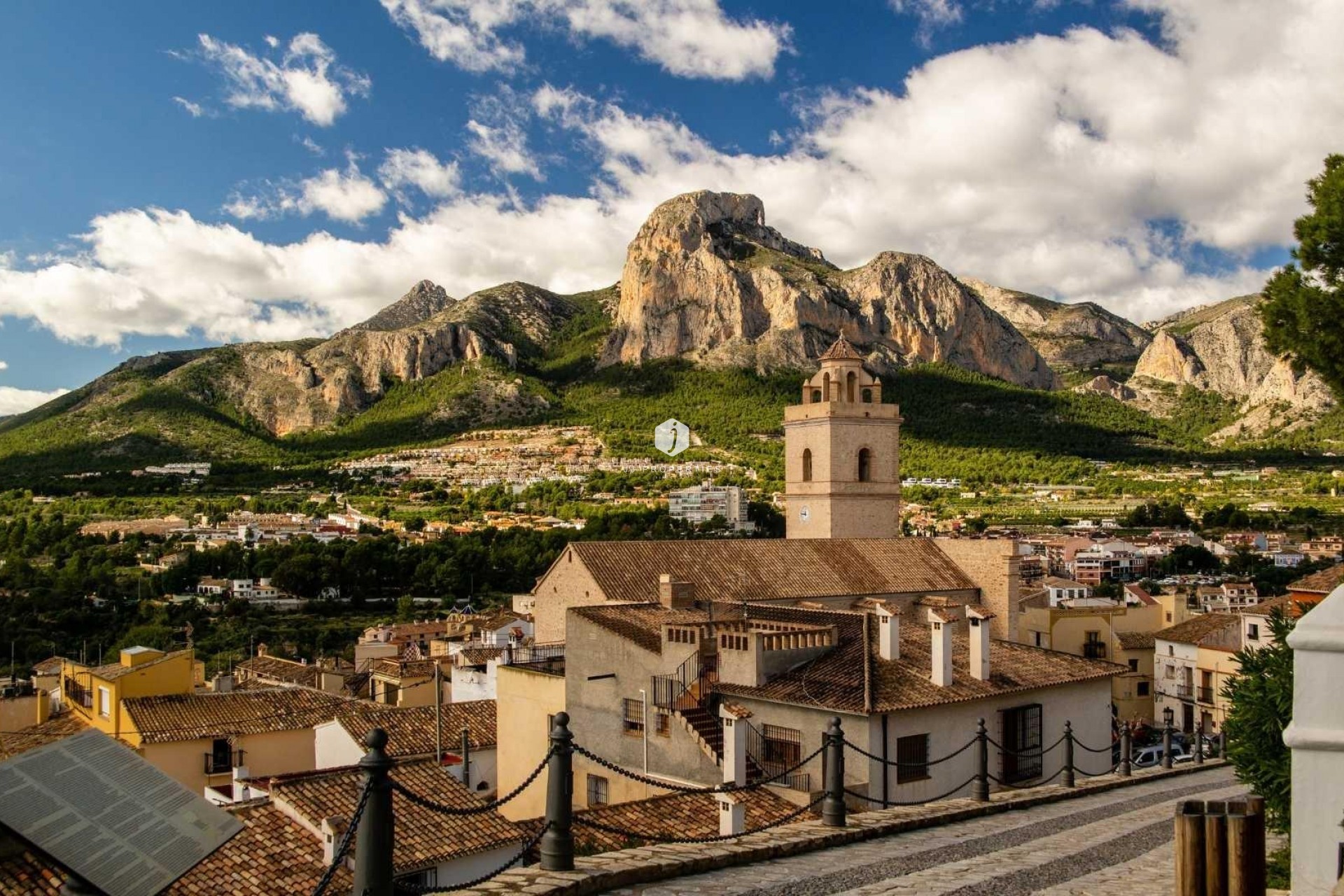 Neue Gebäude - Chalet -
Polop - PAU1