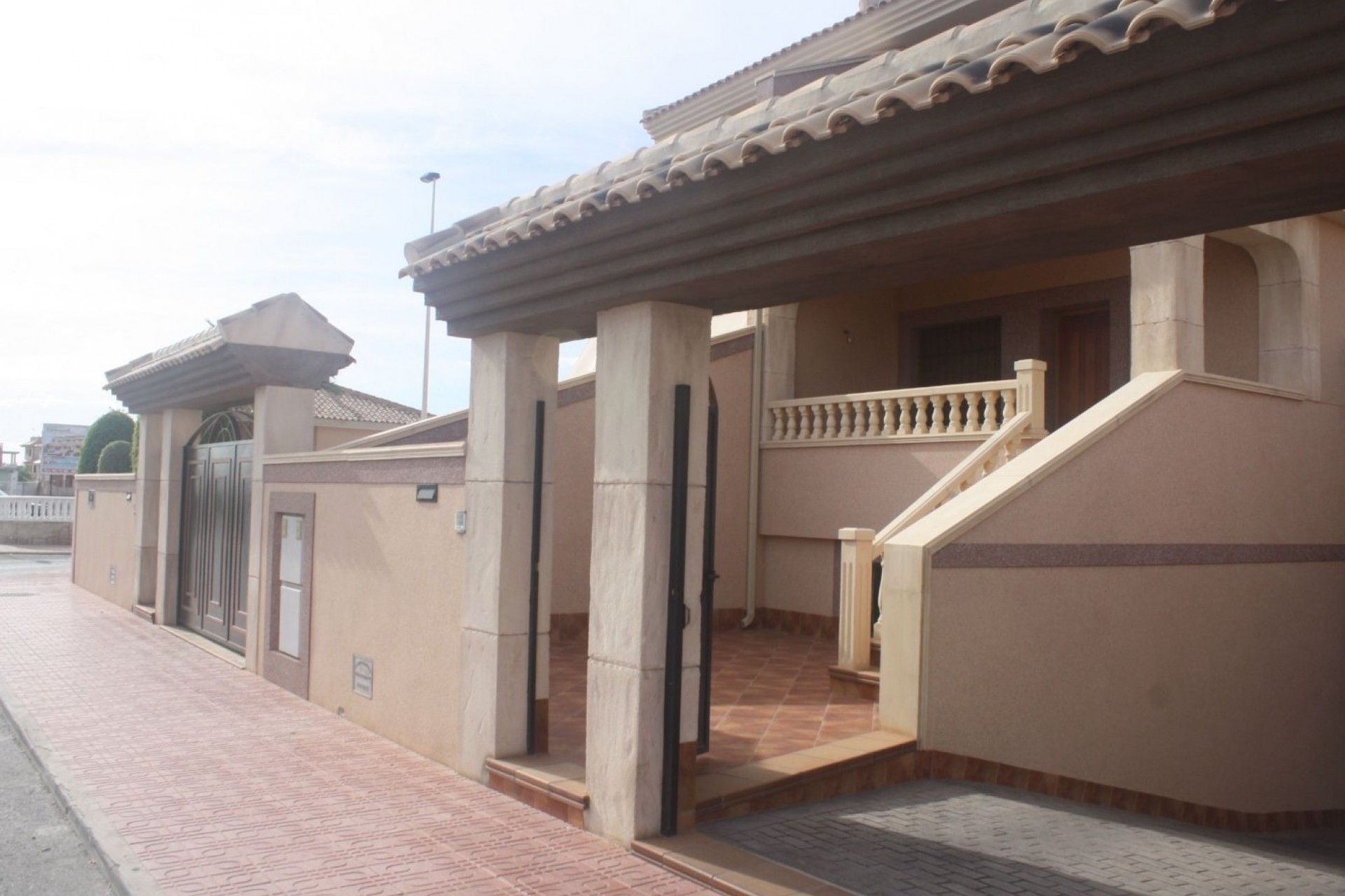 Neue Gebäude - Chalet -
Torrevieja - Los altos