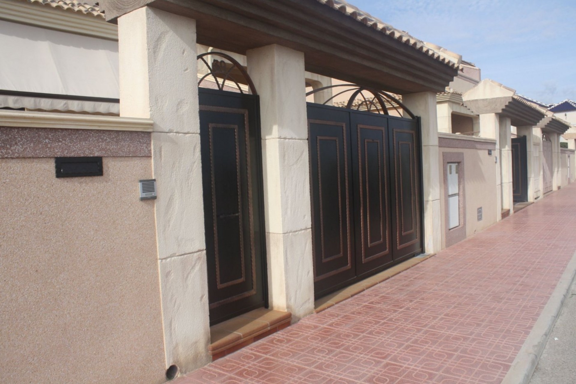 Neue Gebäude - Chalet -
Torrevieja - Los altos