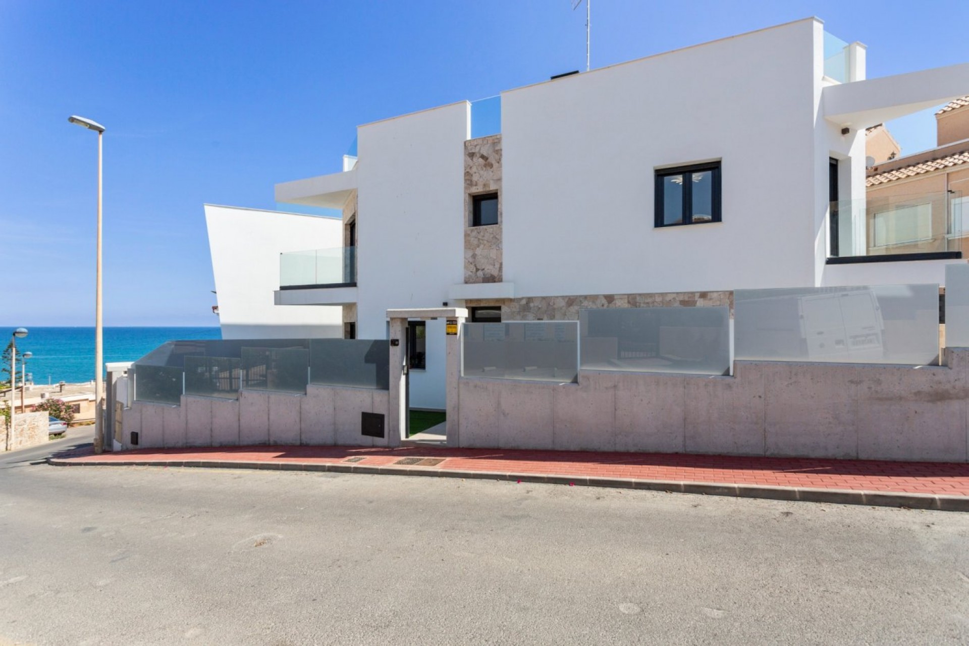 Neue Gebäude - Chalet -
Torrevieja - Torrejón